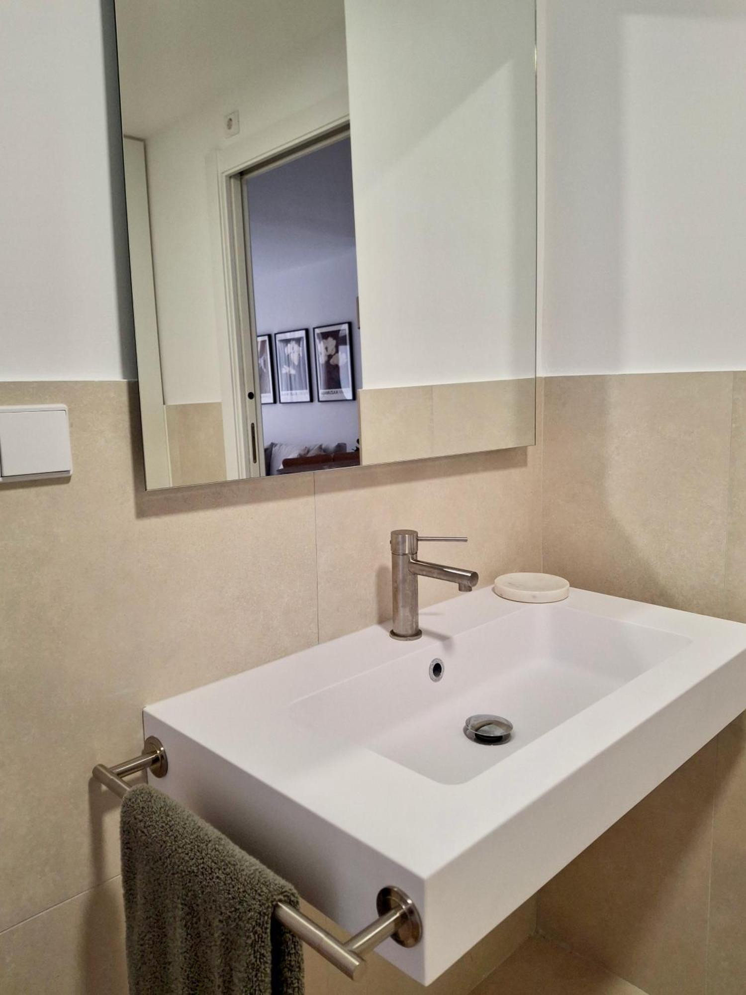 Bonito Apartamento De 2 Habitaciones Cerca De La Estacion Joaquin Sorolla Valência Exterior foto